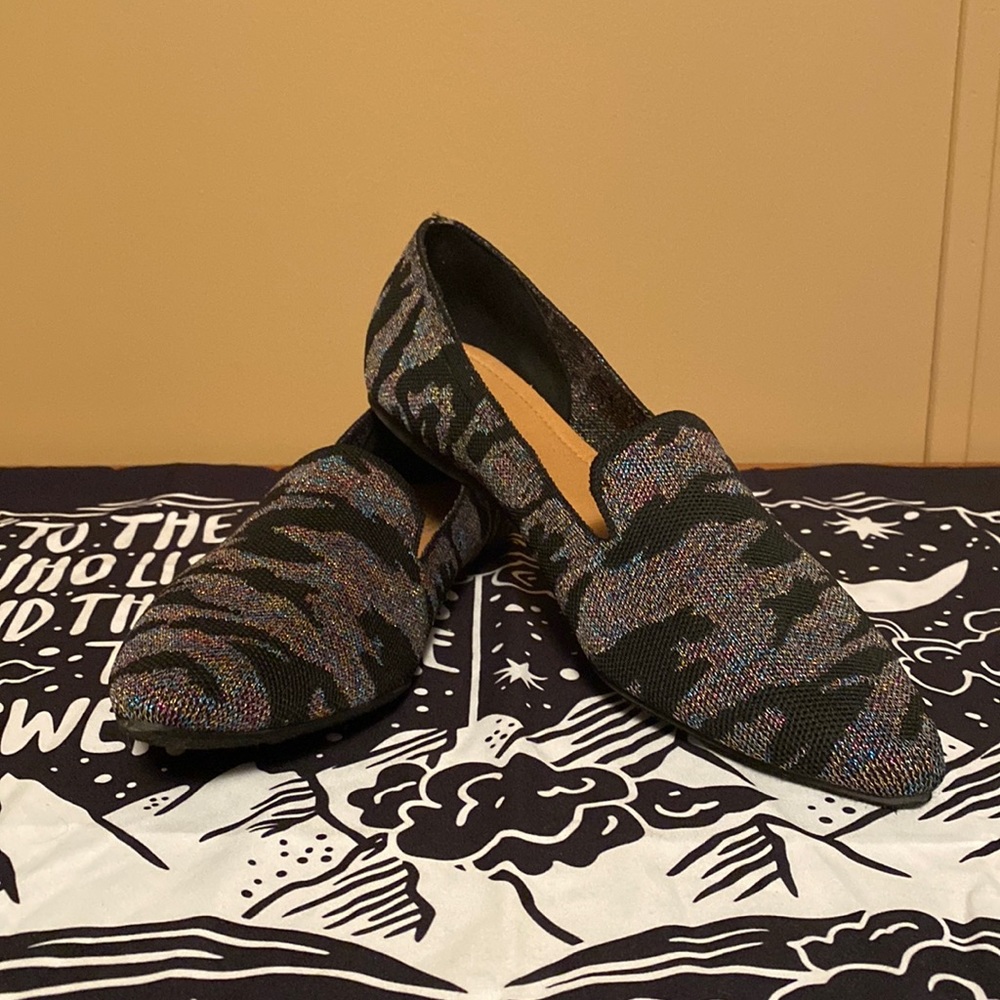 Glitter camo pointed toe flats